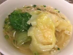 7海老ワンタンと香港細麺のスープヌードル1